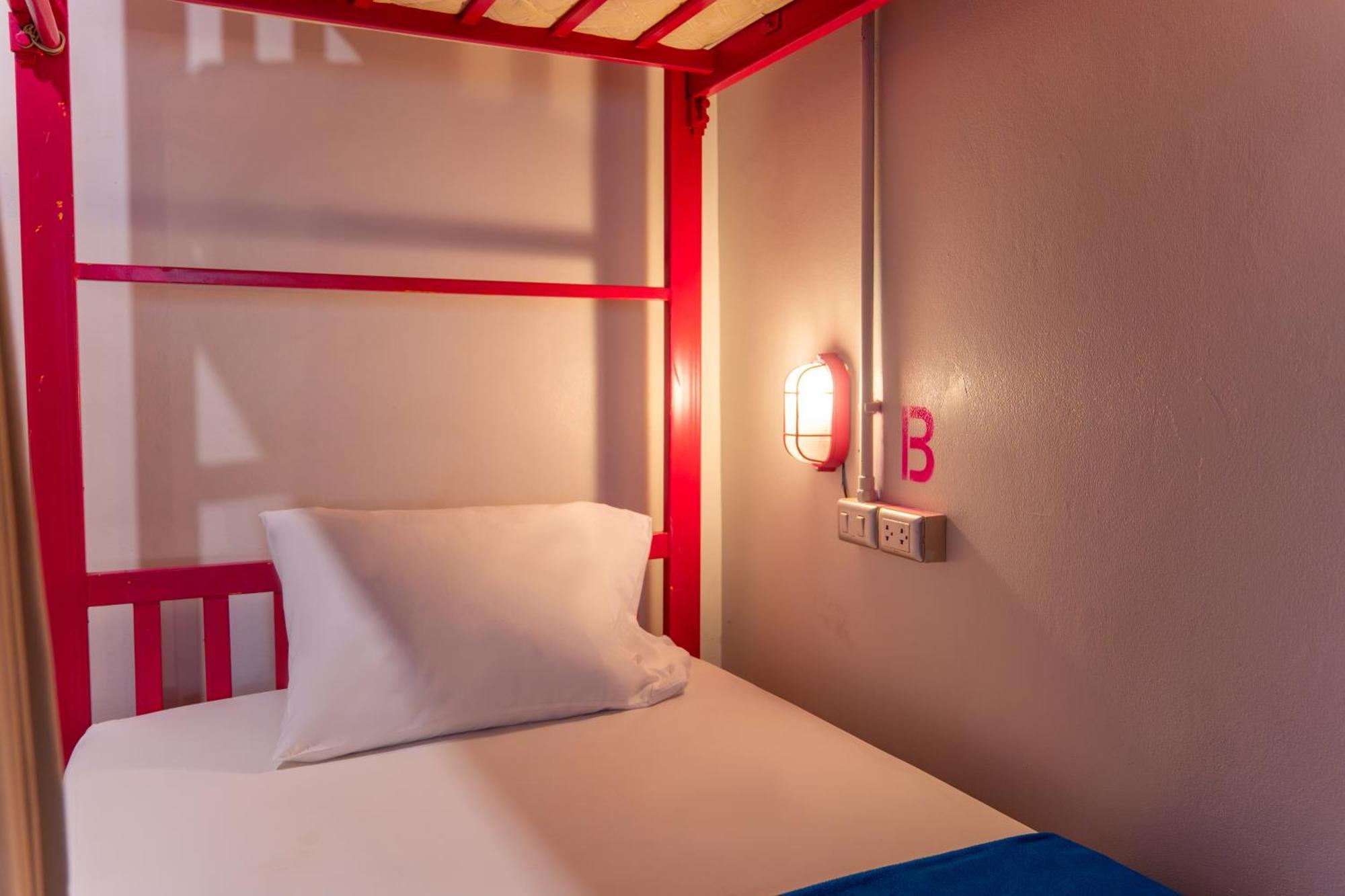 Slumber Surf Phuket Kata Hostel Εξωτερικό φωτογραφία